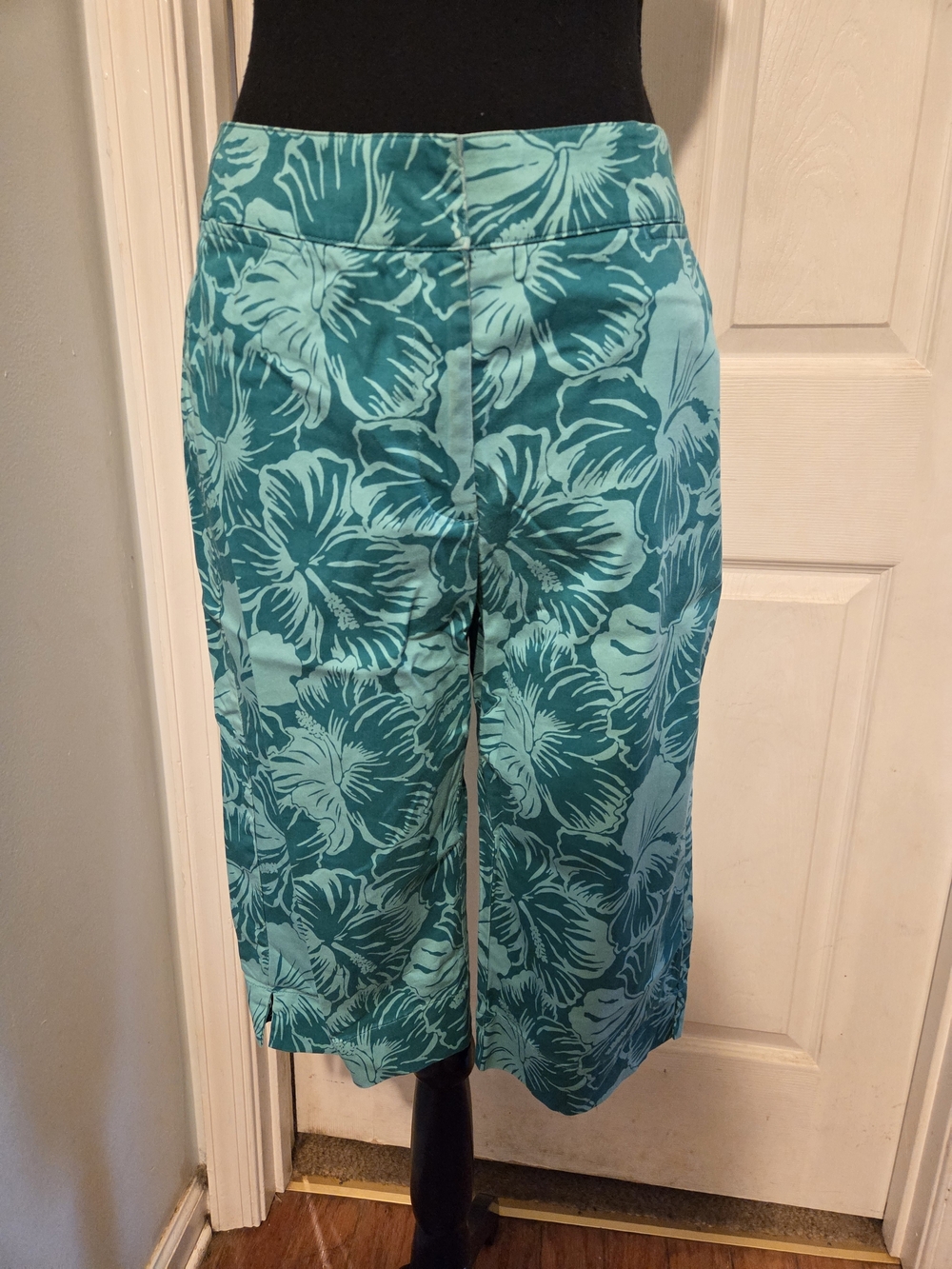 Liz Claiborne Teal Floral Capris